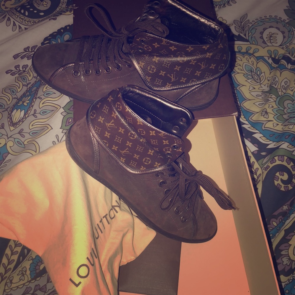 Pre owned Louis Vuitton sneakers